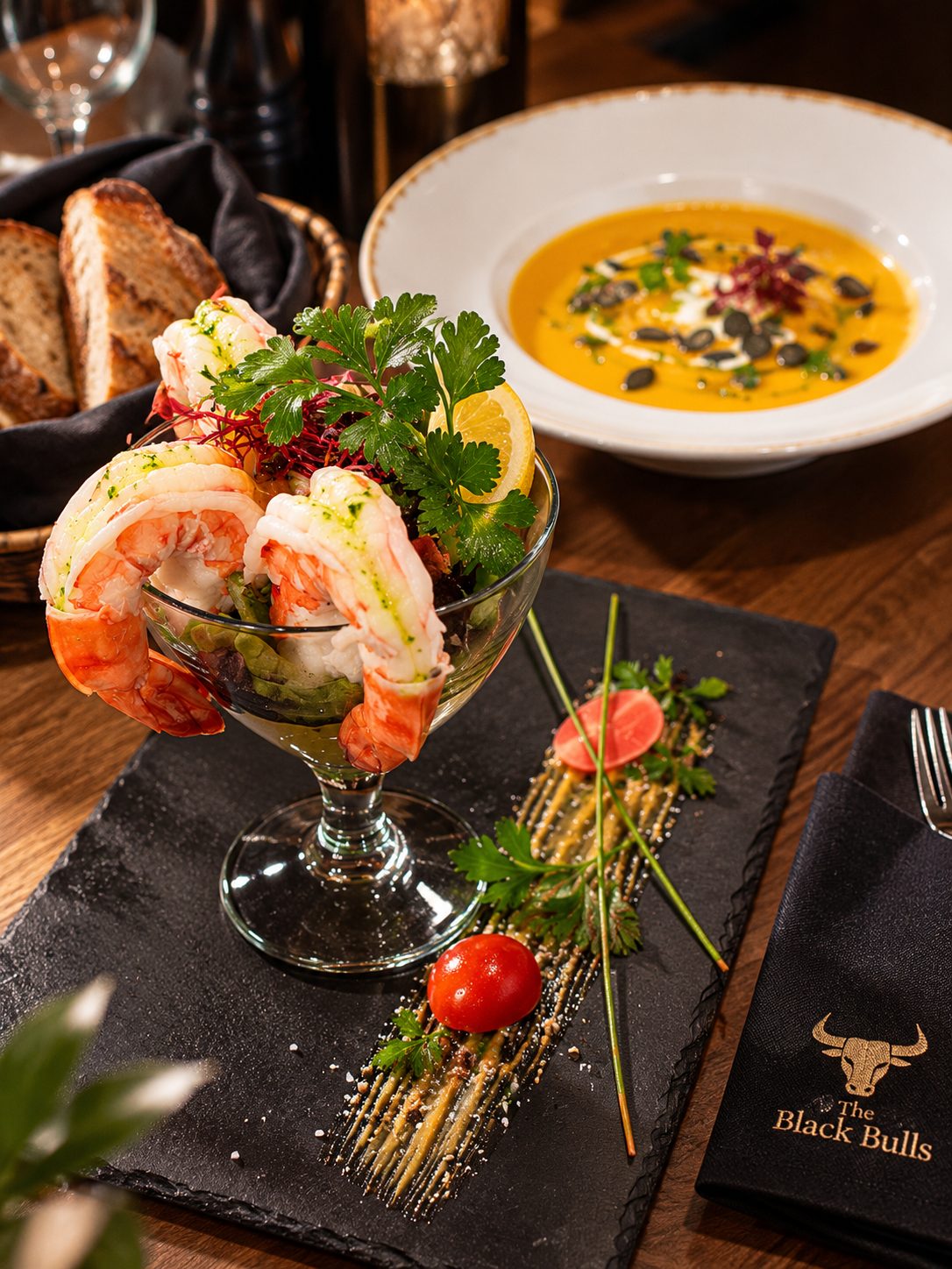 Vorspeisen: Garnelencocktail und Kürbissuppe